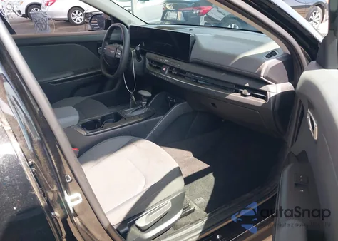 2025 Kia K4 Lxs z USA, uszkodzony, nr VIN 3KPFT4DE0SE033119